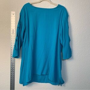Ali Miles Teal Tunic Top with peek a boo sleeves and back